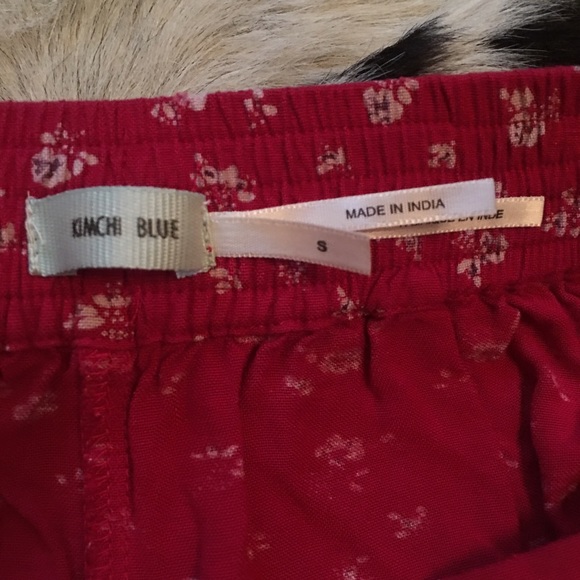 UO red floral shorts with pockets! - Picture 4 of 4